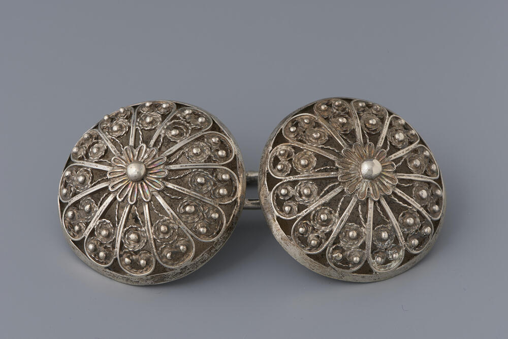 Paar zilveren broekstukken, Urk, 1882