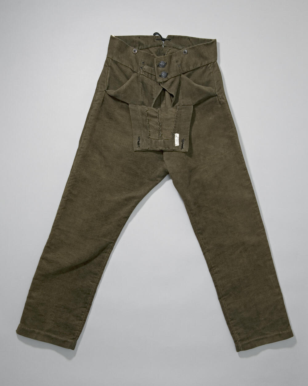 Olijfkleurige bevertien klepbroek voor een ongehuwde jongeman, Staphorst, 1920–1956