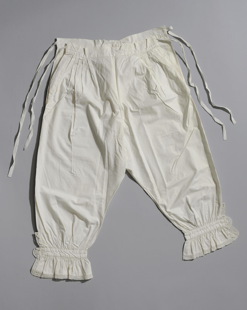 Witte onderbroek voor een vrouw, Groningen, voor 1940