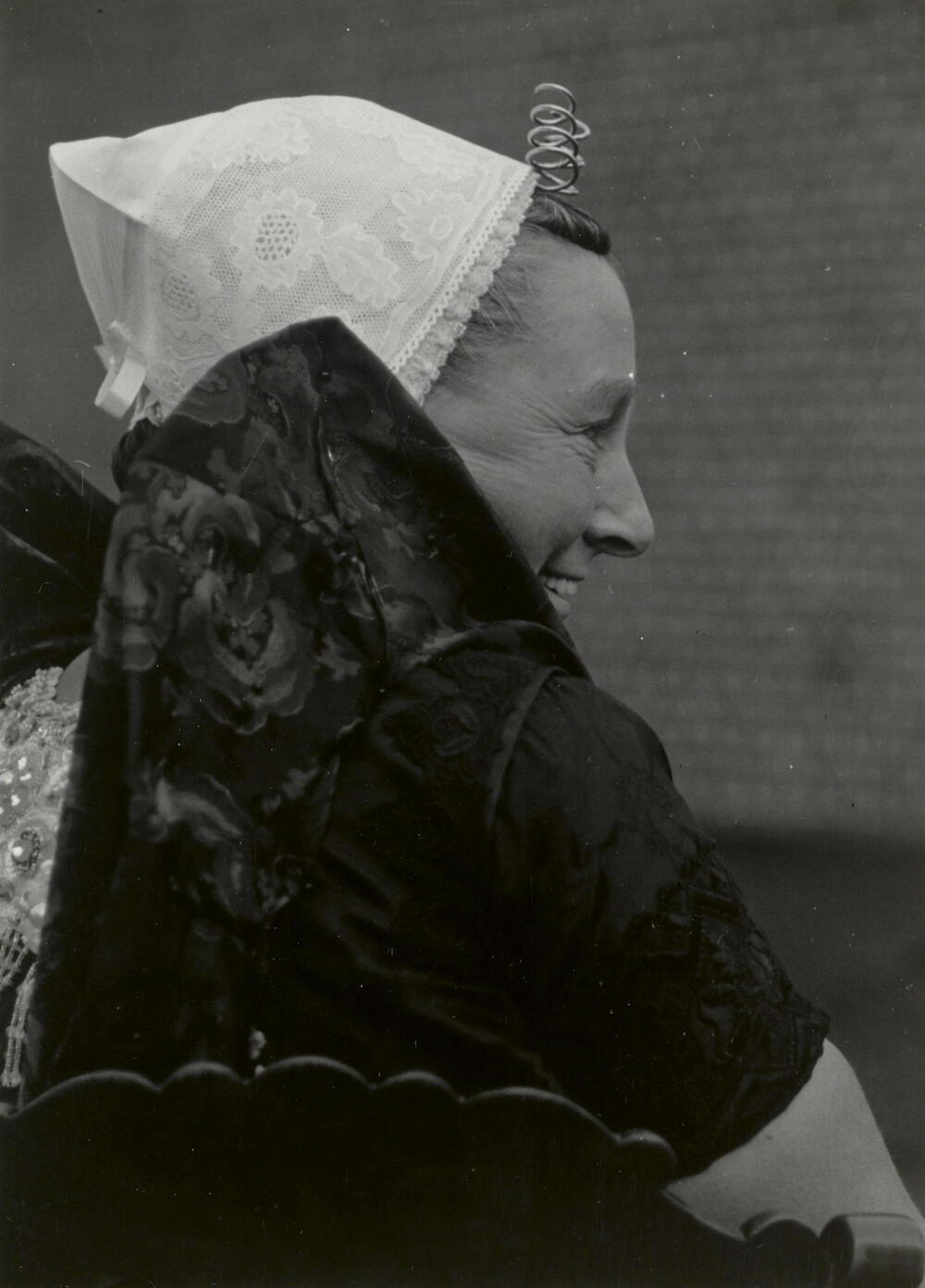 Suzanna van de Wege in Axelse streekdracht, 1950