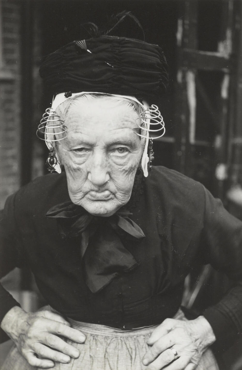 Maria van der Zwan-Moerman in Vlaardingse dracht, 1950