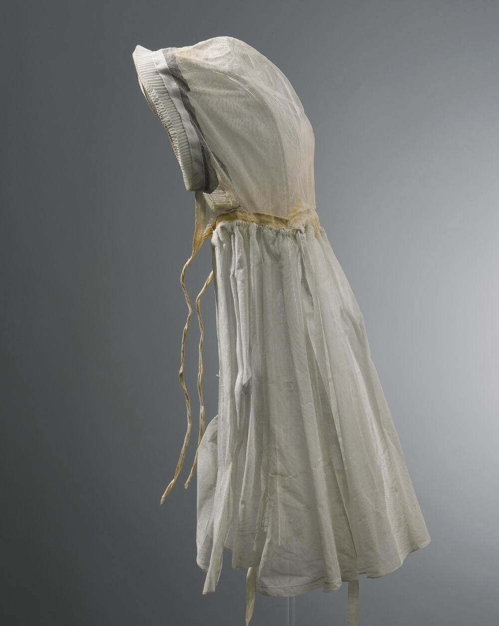 Knipmuts van tule voor de rouw, Kampen, voor 1949