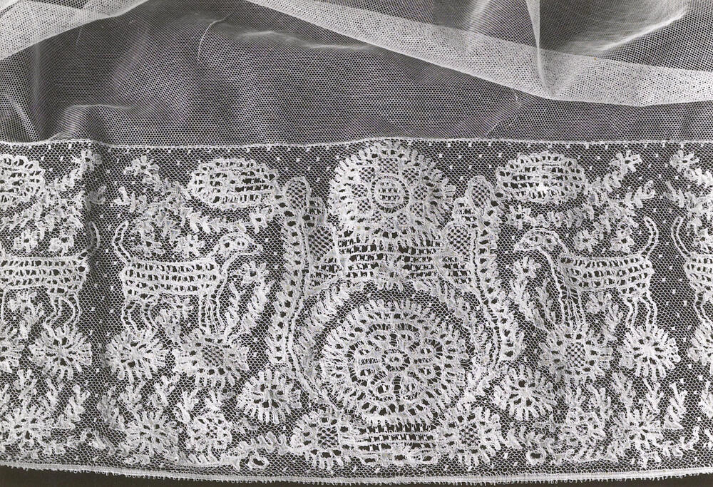 Kantstrook van een Thoolse sluiermuts, 1955