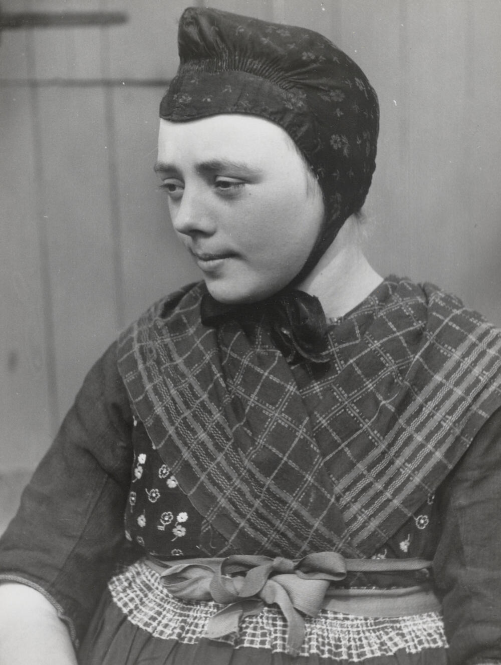 Beertje Veijer in ondermuts, Rouveen, 1944