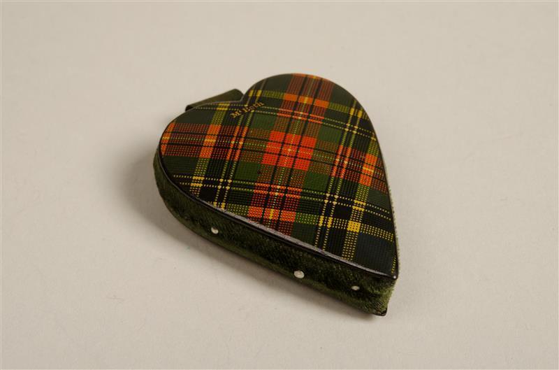 Speldenkussen, hartvormig, Tartan Ware Mc Beth ?