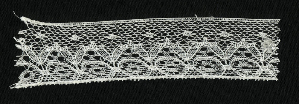 Machinale kant voor doopmutsjes, Staphorst, 1900–1940