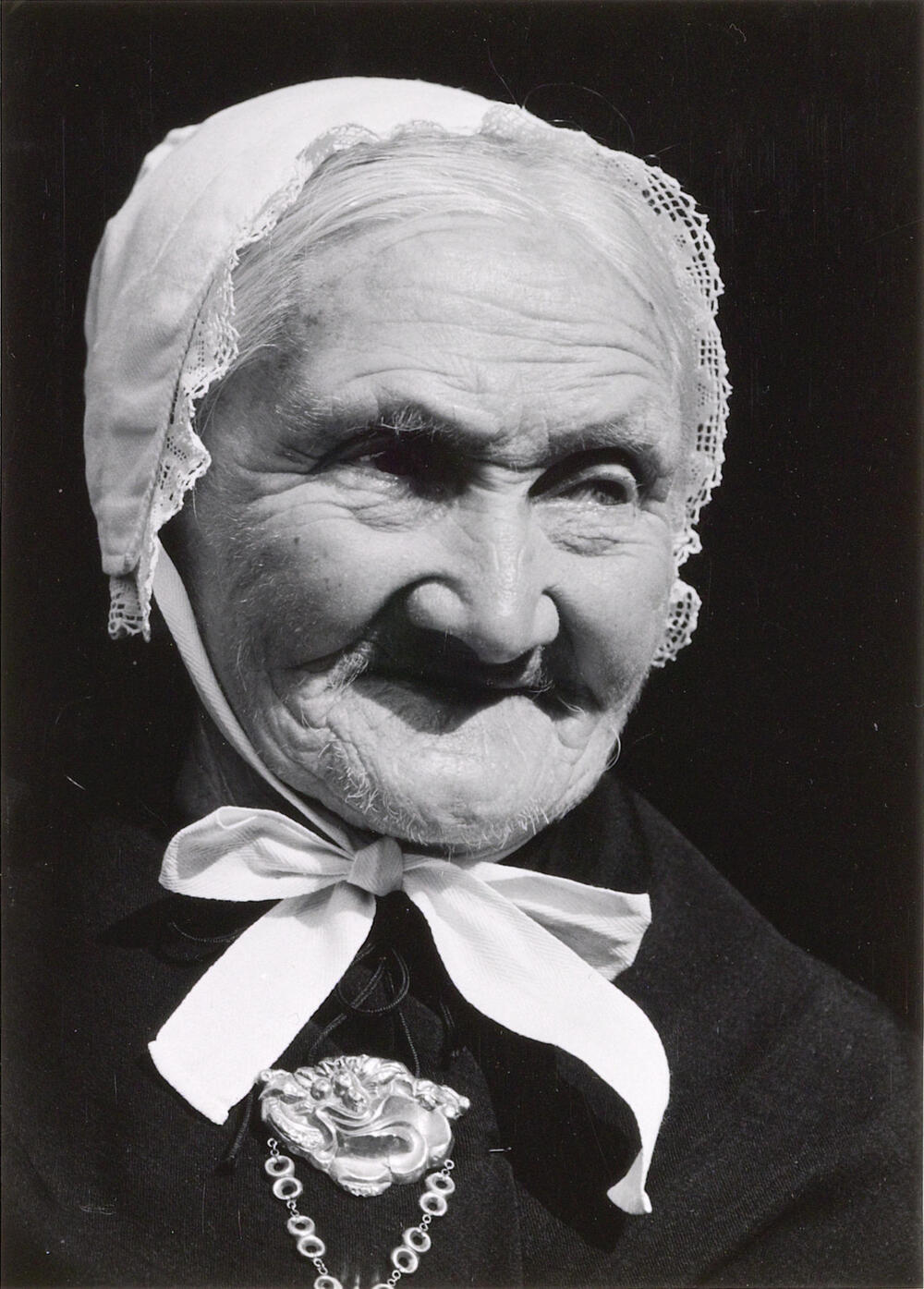 Vrouw in streekdracht uit Stein, 1952