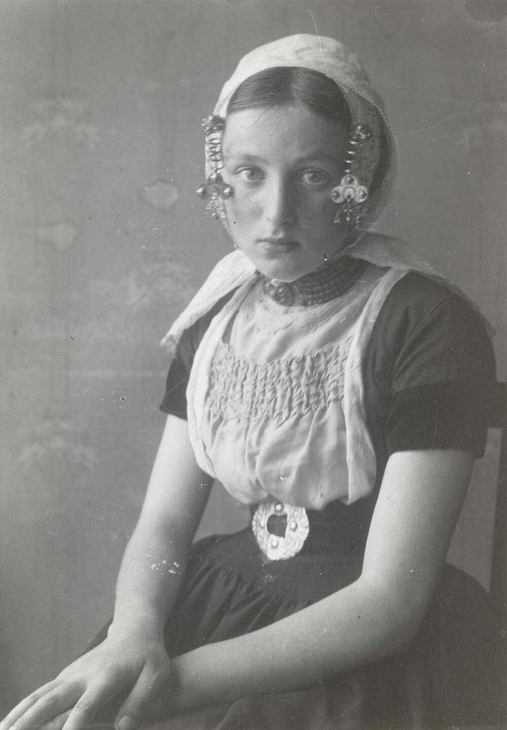 Meisje in Walcherse streekdracht, 1913–1916