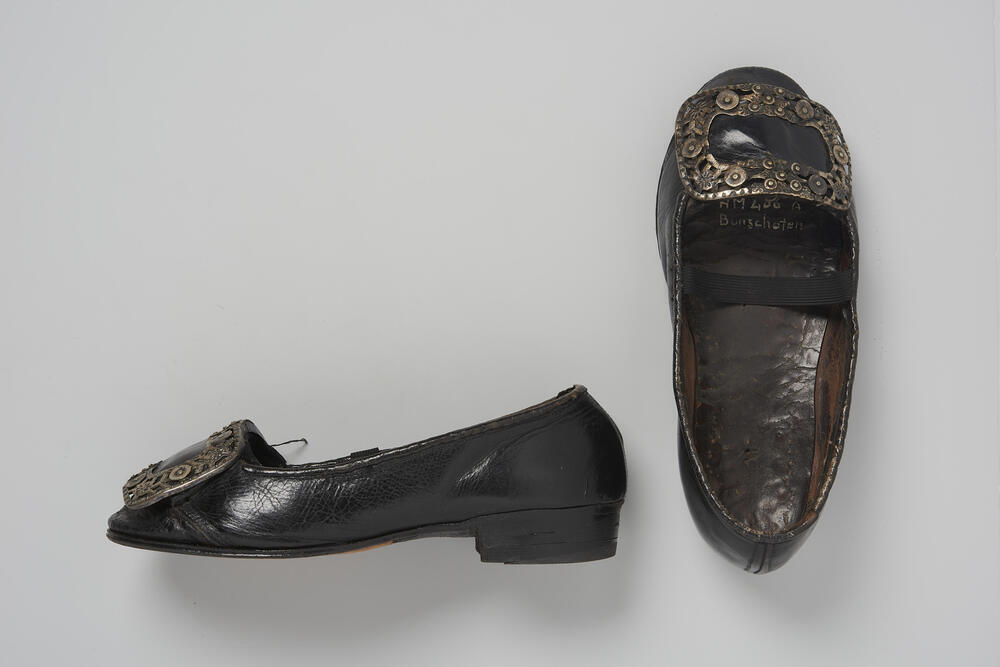 Paar vrouwenschoenen, Bunschoten, voor 1948