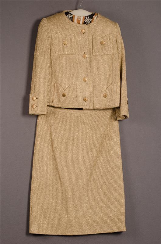 Damesensemble bestaande uit rok, blouse en jasje