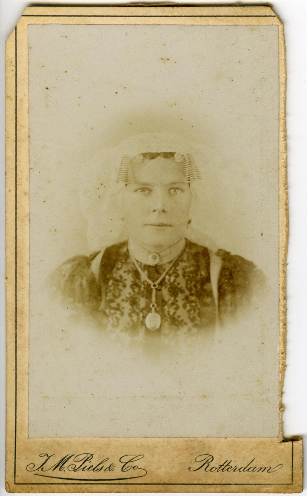 Vrouw in streekdracht, Zuid-Hollandse Eilanden, 1893–1913