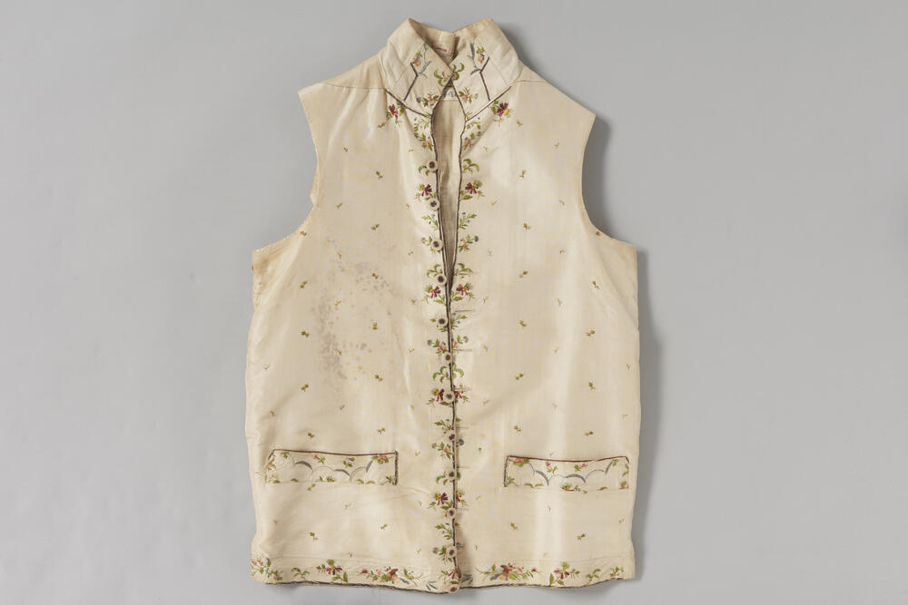 Geborduurd zijden mannenvest, Friesland, circa 1810