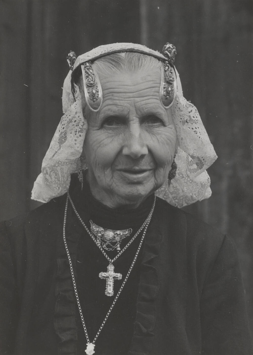 Opzetten van de 'kap', Laren, 1952