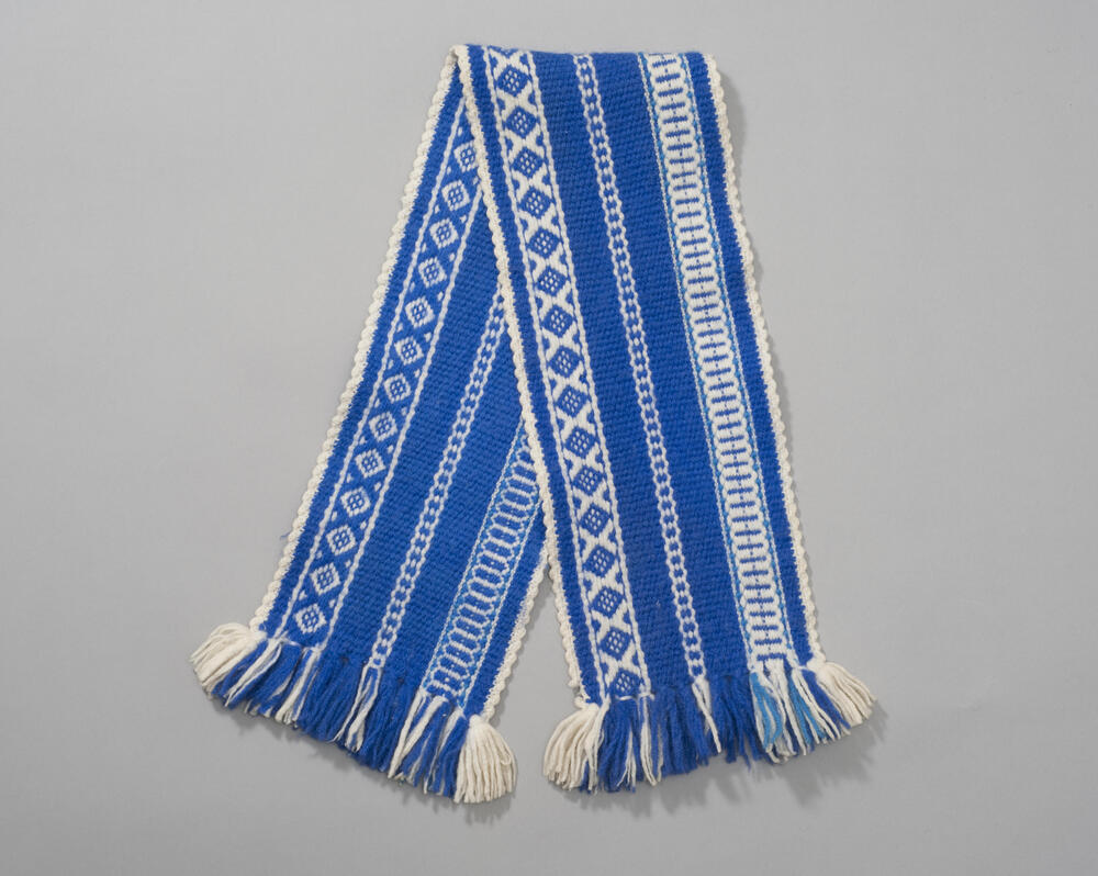 Geweven dasje, Volendam, voor 1959