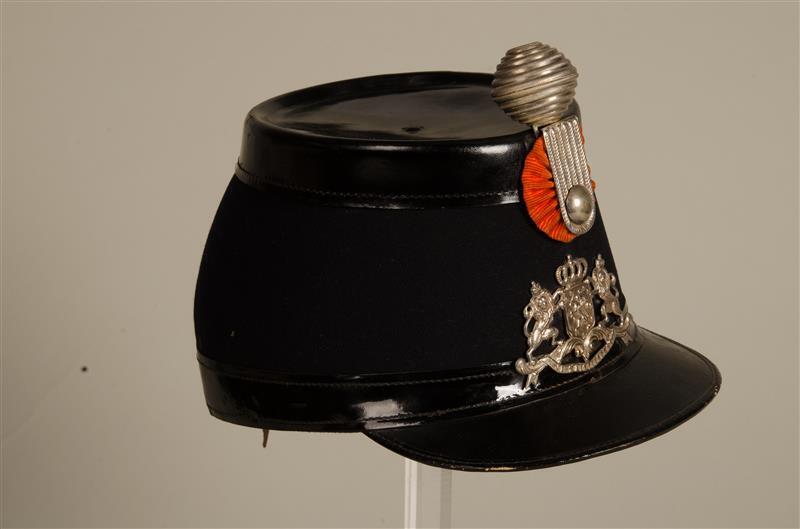 Sjako behorend bij Uniform van een schutter van de artillerie der Utrechtse Schutterij