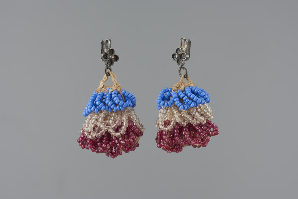 Paar akertjes met zilveren akerhaakjes, Marken, 1814–1906