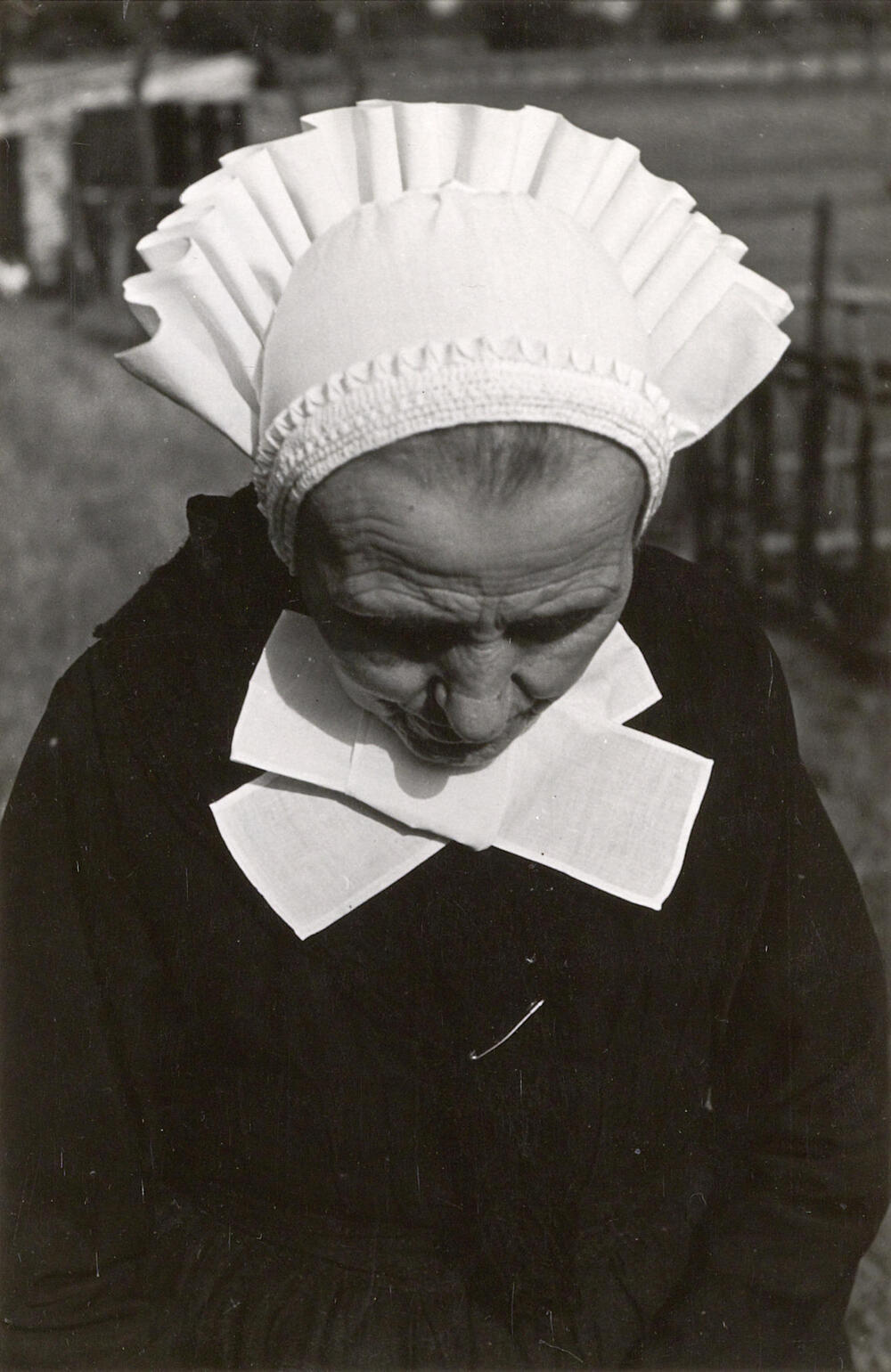 Vrouw uit Beerze in Sallandse dracht, 1946