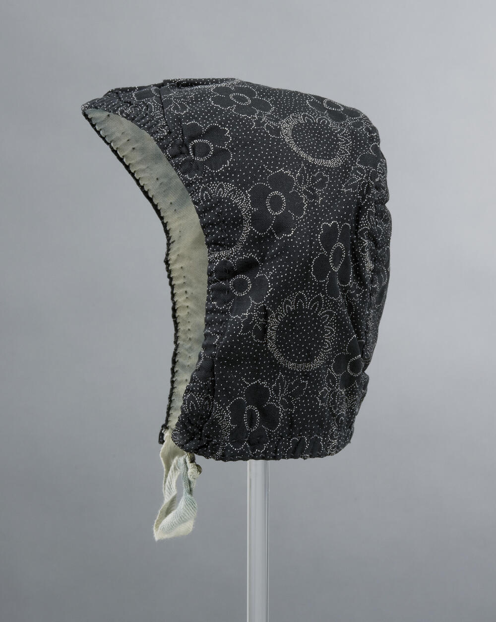 Daagse jongensmuts voor de zware rouw, Staphorst, 1930–1960