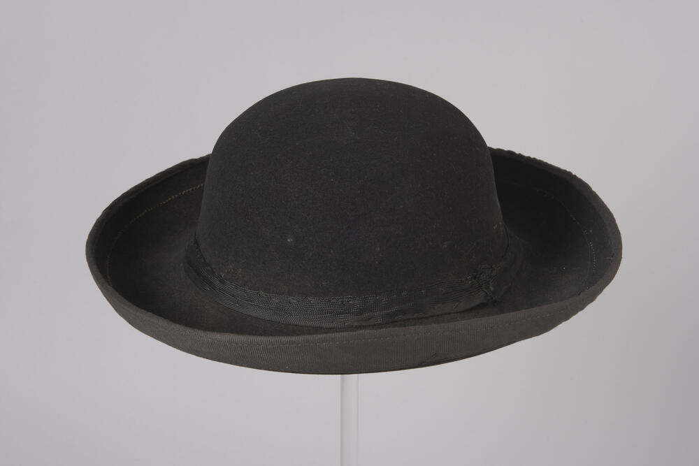 Ronde hoed van het merk The Royal Hat, Zuid-Beveland, voor 1948