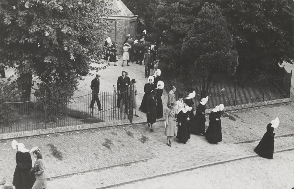 Kerkgang, Huizen, 1945
