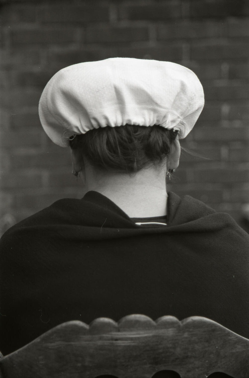 Vrouw in Scheveningse dracht, 1951