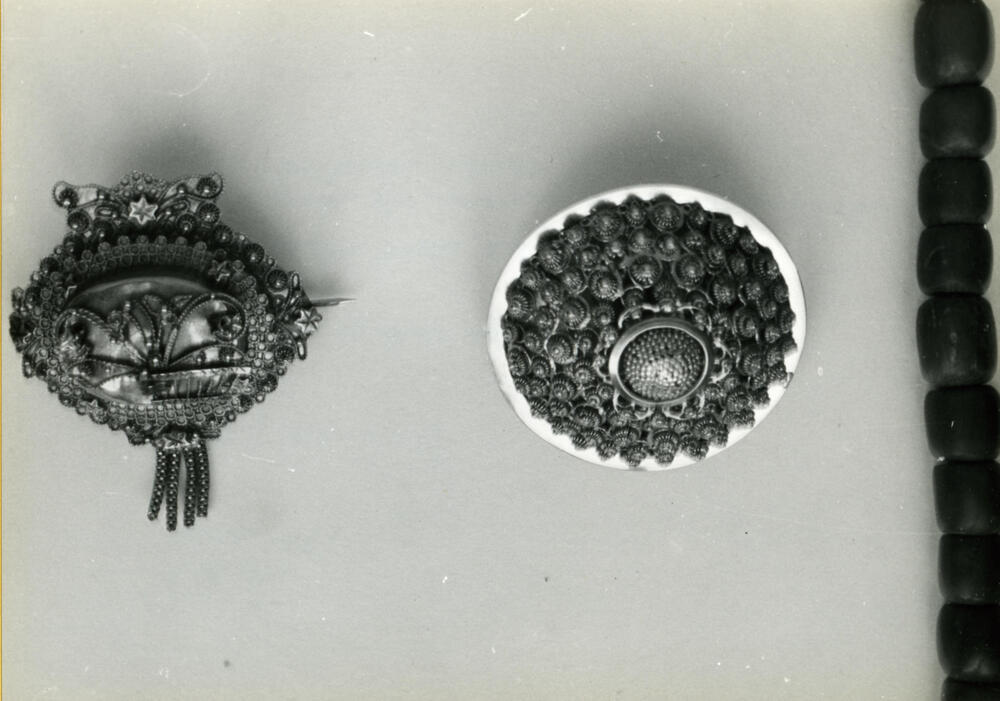 Broche en halssnoerslot, Laren, 1952