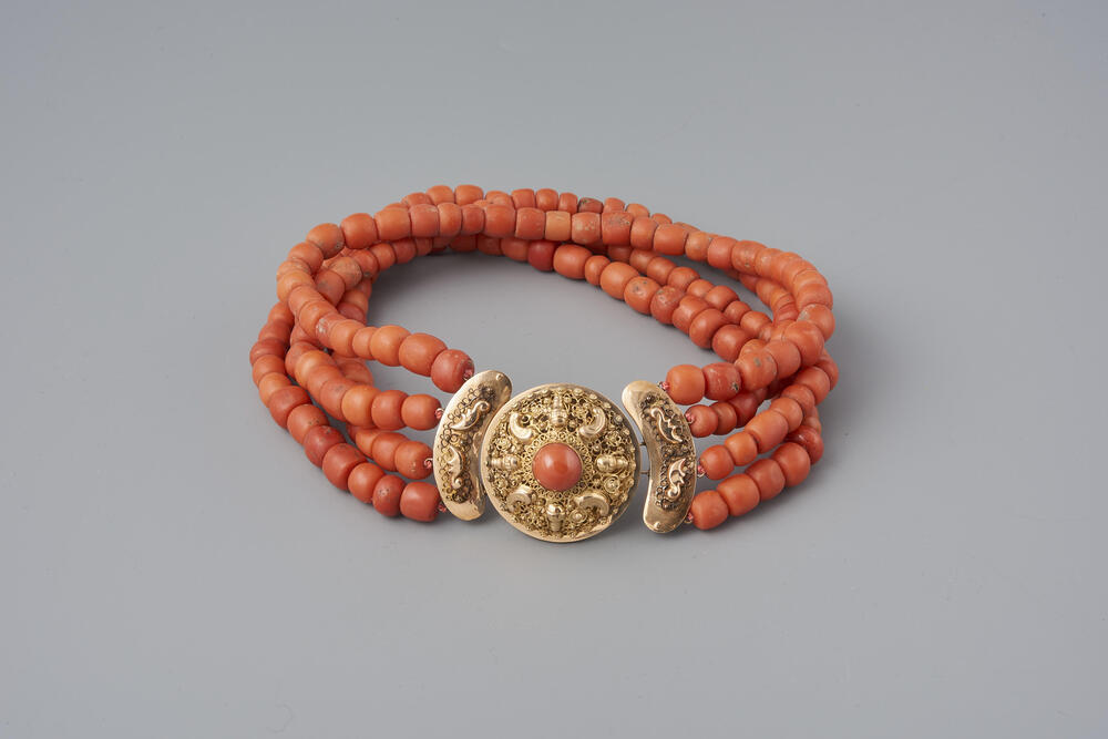 Bloedkoralen halssnoer met gouden slot, Blaricum, 1899–1918