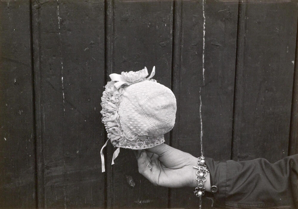 Doopmutsje uit Laren, 1952