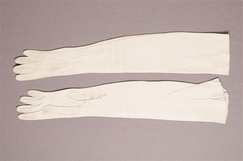 Paar lange dameshandschoenen