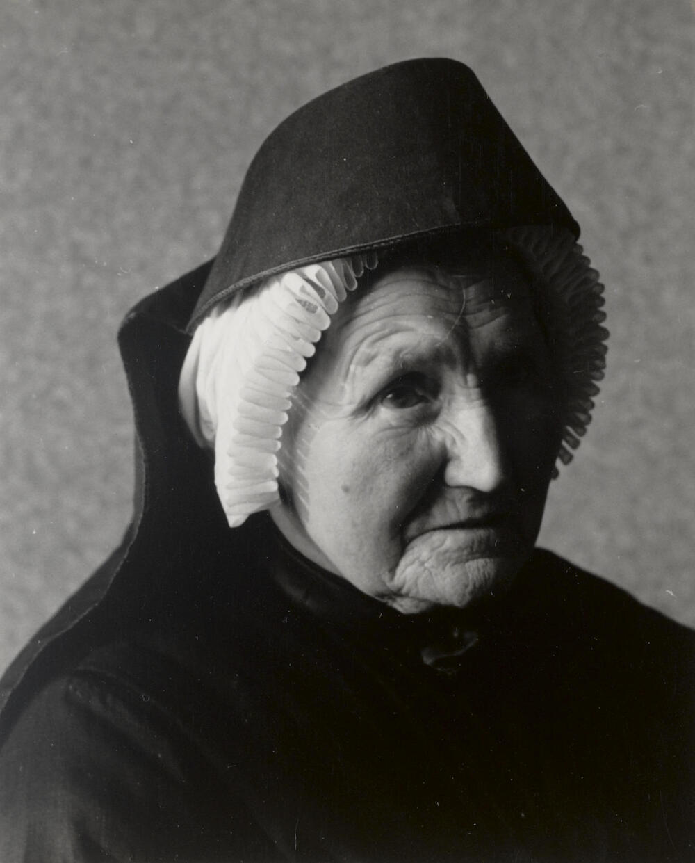 Vrouw uit Striep in Terschellinger dracht, 1950