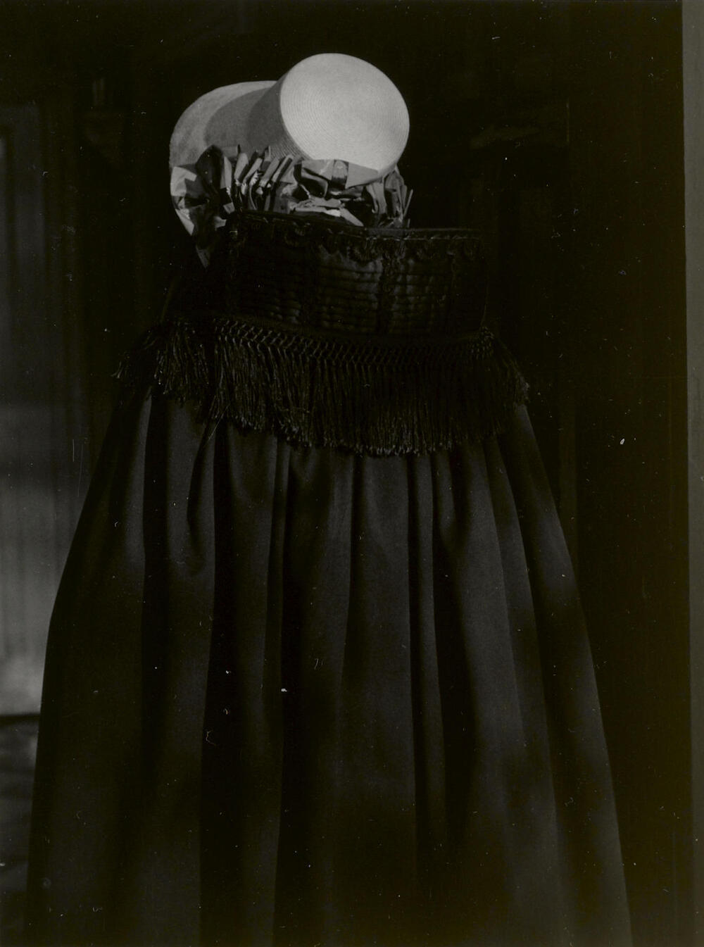 Mevrouw De Bruijne in Cadzandse dracht, 1950