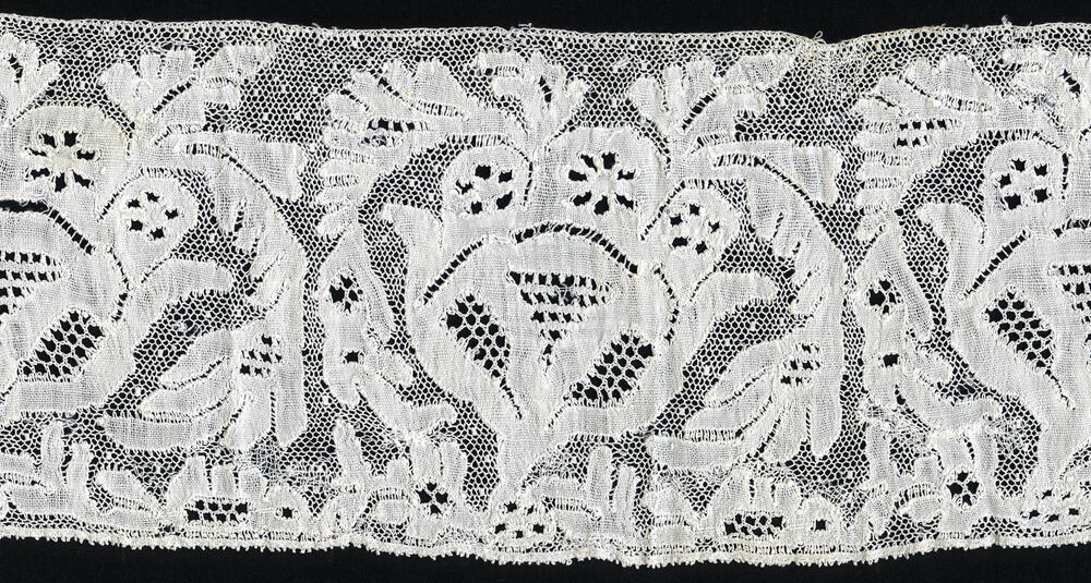 Fragment van Rijsselse kloskant van een muts, Zuid-Beveland