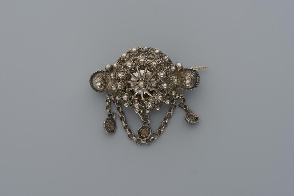 Zilveren broche, Groningen, circa 1900