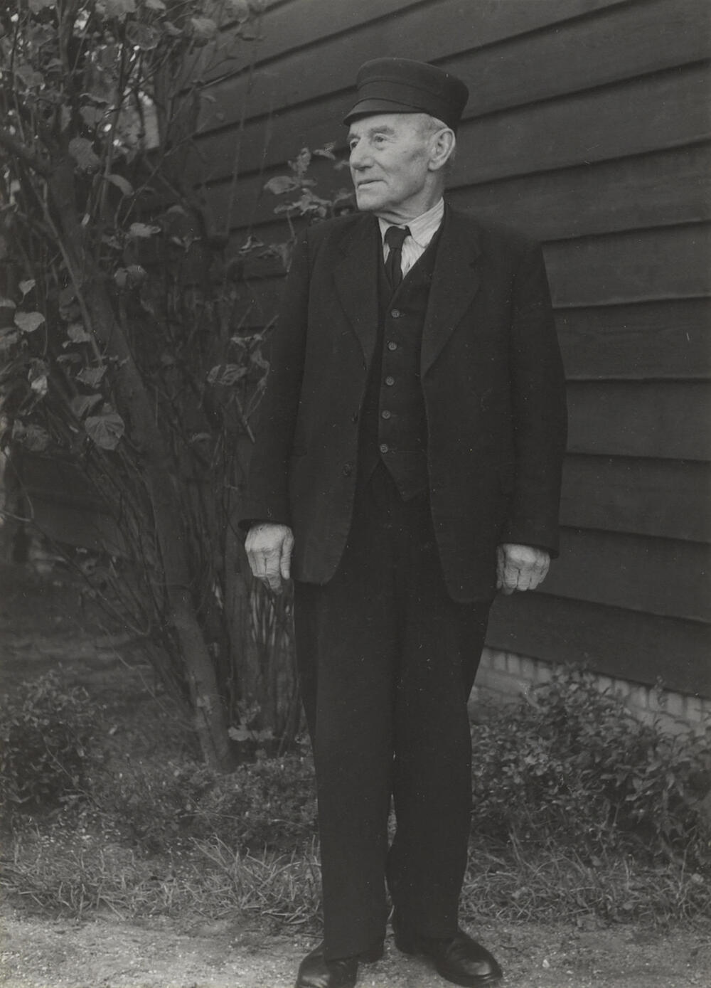 Jan Ruigrok in daagse dracht, Noordwijk Binnen, 1955