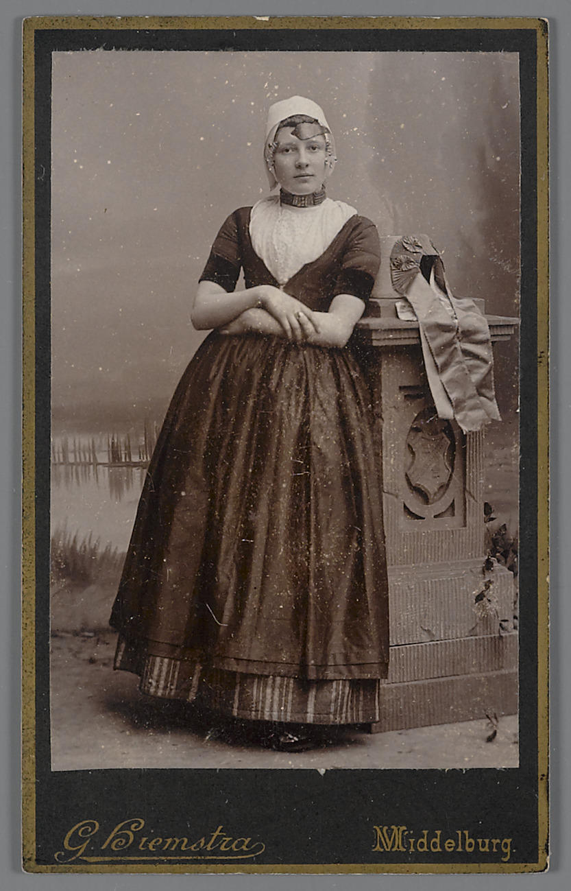 Vrouw in Walcherse streekdracht, 1880–1891