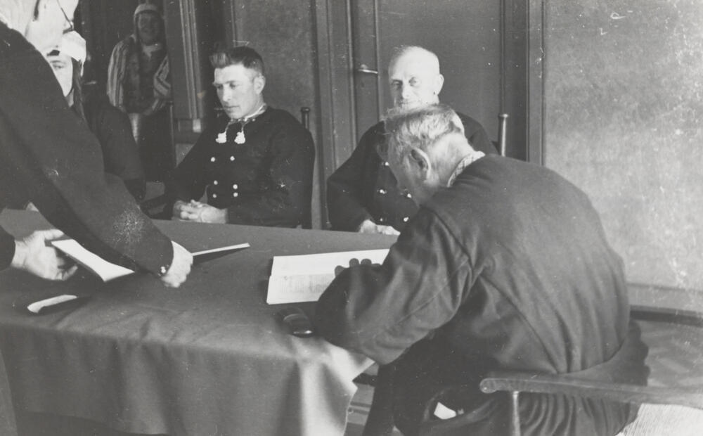 Huwelijksvoltrekking, Marken, 1943