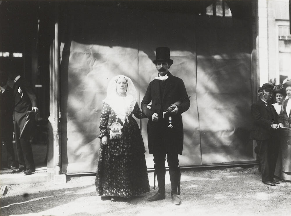 Vrouw en man in Groninger dracht, 1913