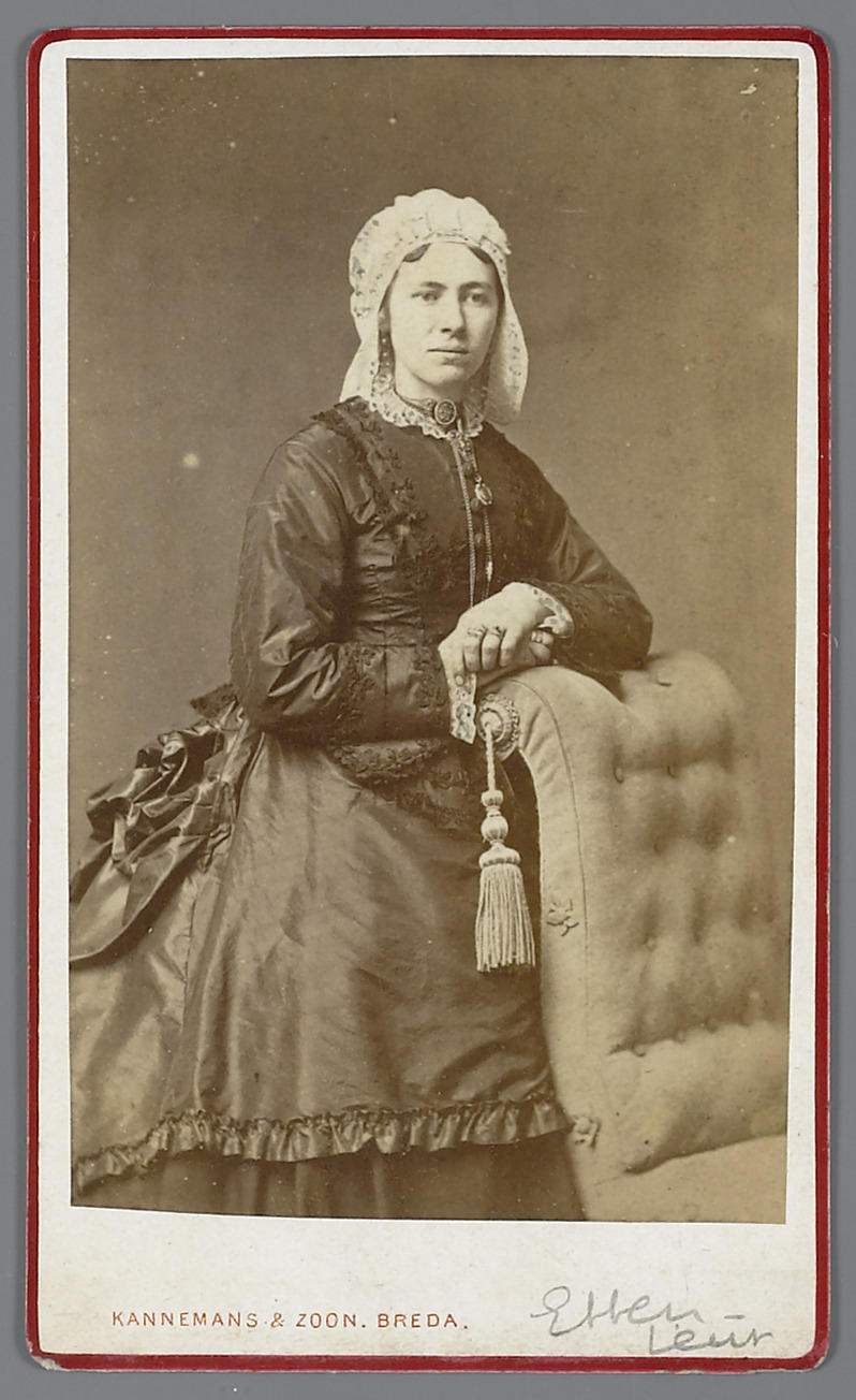 Vrouw in streekdracht uit Etten-Leur, circa 1880