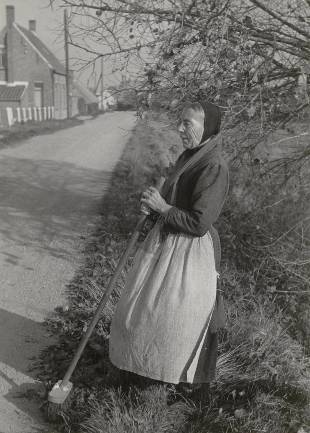 Vrouw in Cadzandse dracht, 1950