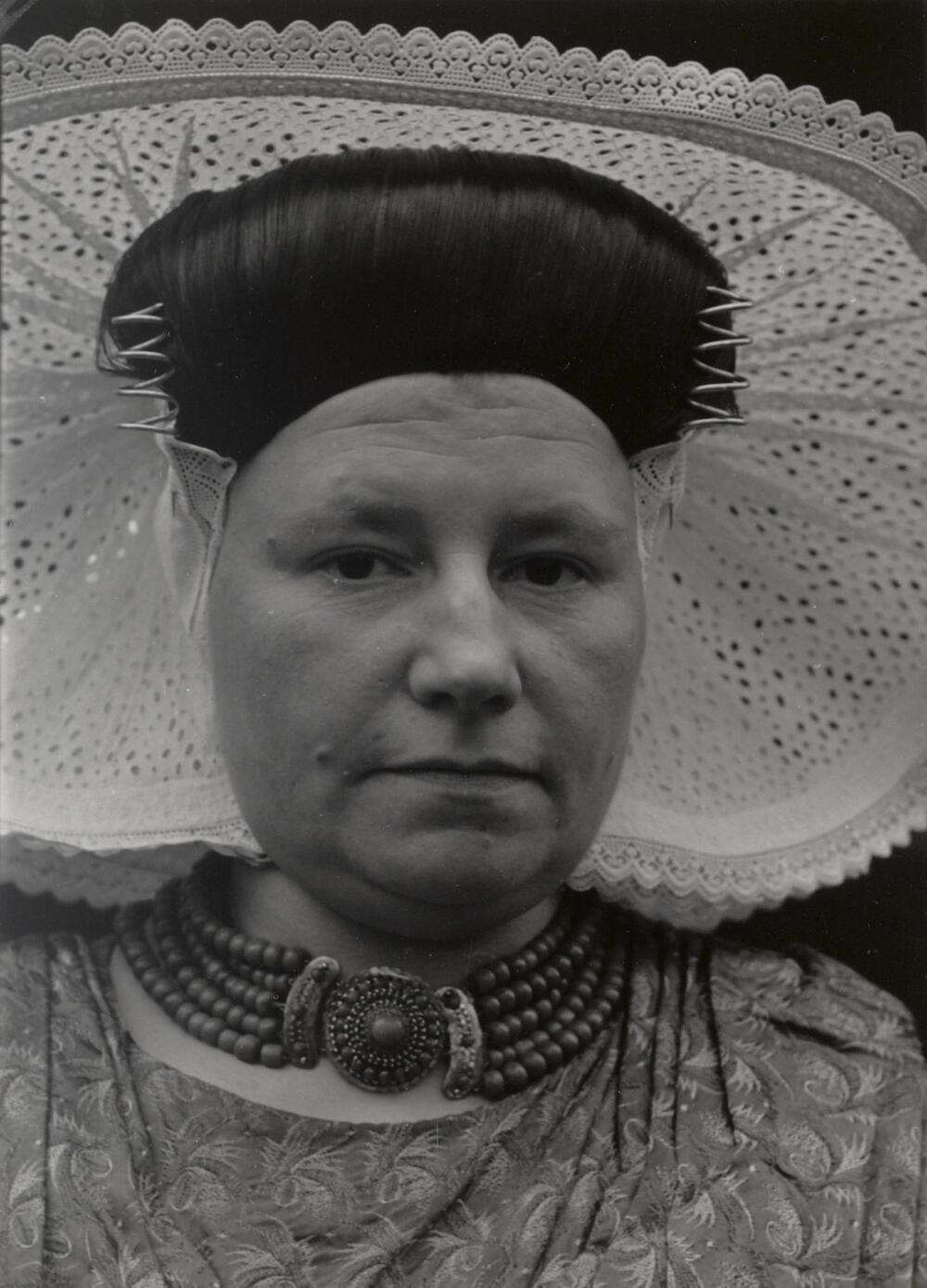 Johanna Martina Polderdijk-Brasser in Nieuwlandse dracht, 1950