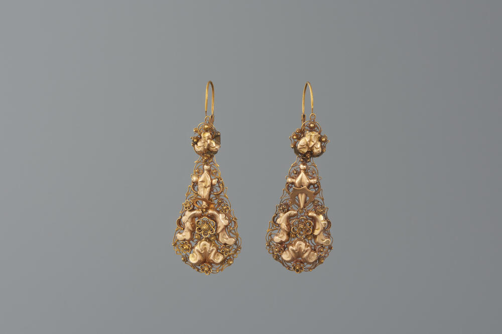 Paar gouden mutsenbellen, Overijssel, circa 1865
