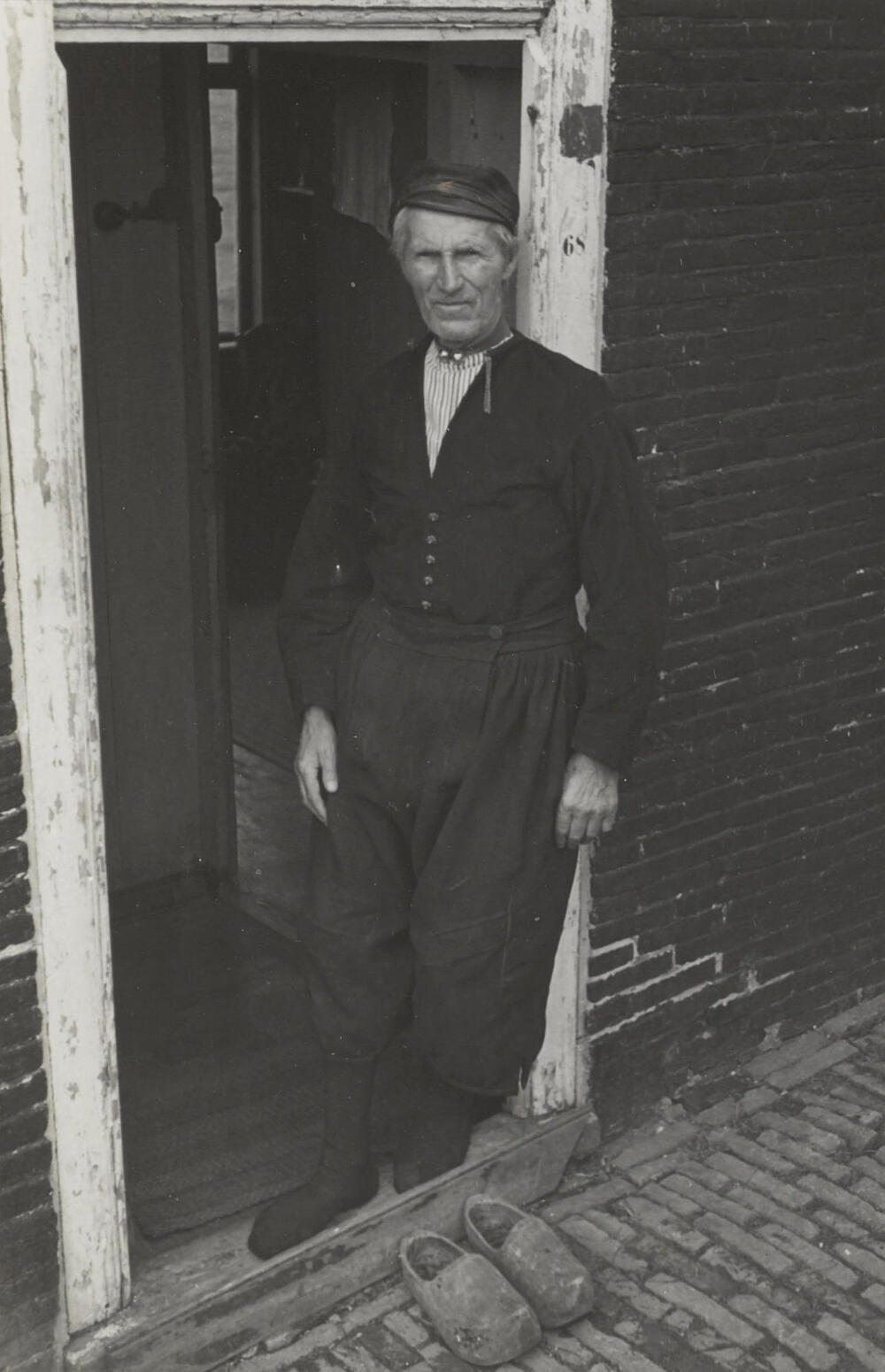Man in Volendammer streekdracht, 1946
