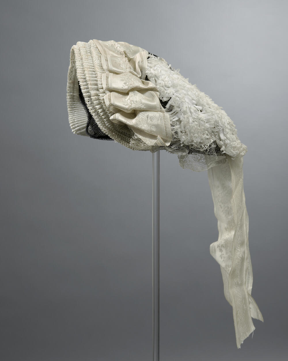 Kapmuts of Vlijmense muts uit Rossum of uit Vlijmen, circa 1910