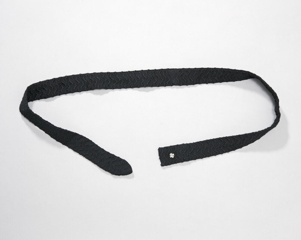 Ceintuur, behorende bij zwarte wollen japon, Axel, 1920–1955