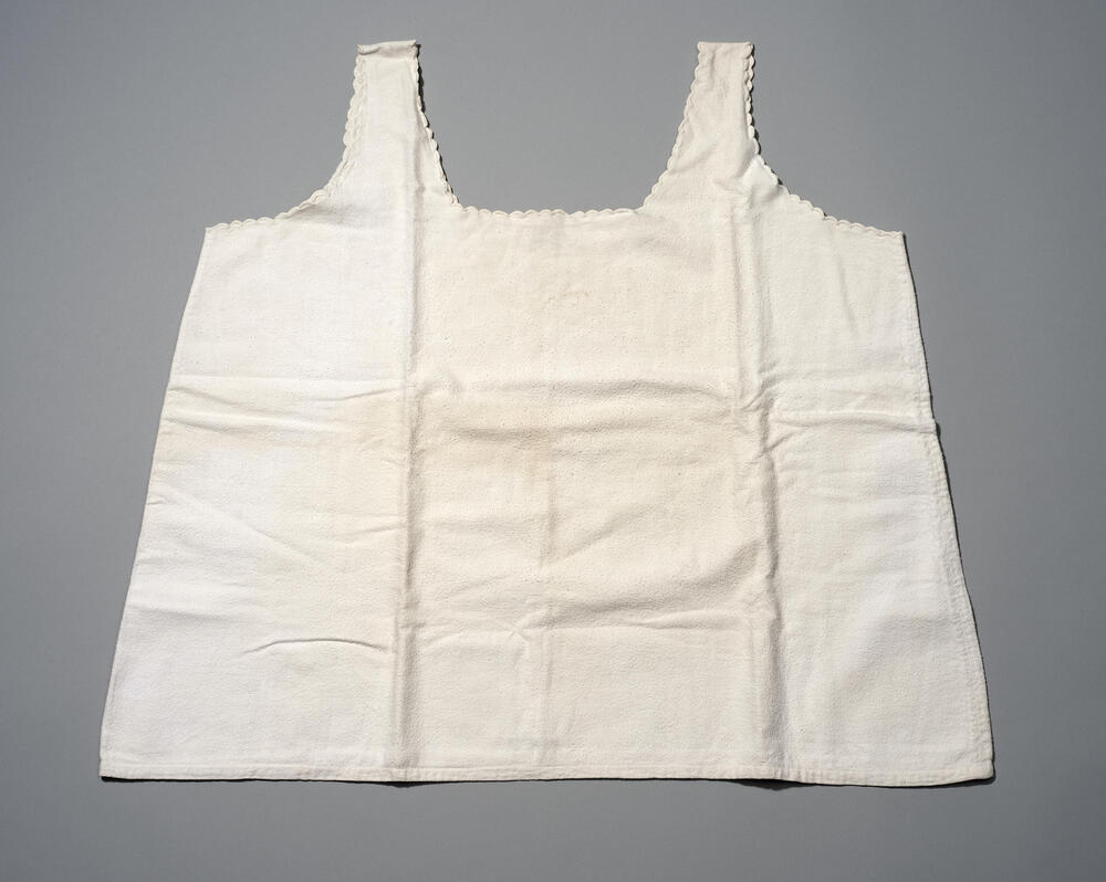 Vrouwenhemd van wit flanel, Elspeet, voor 1969