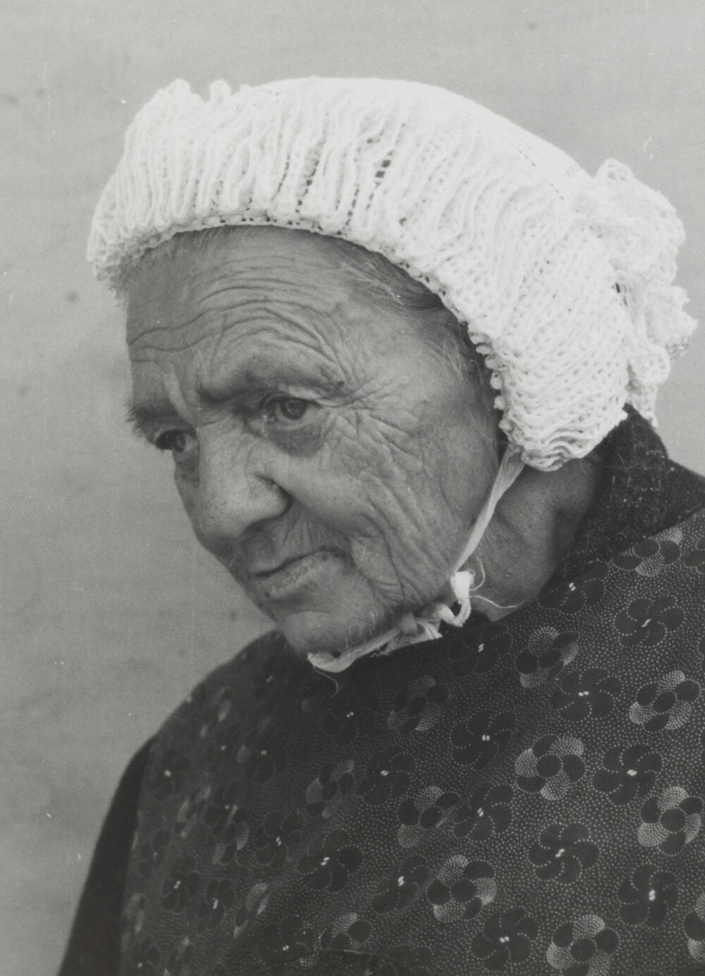 Mevrouw Kemker uit Workum in Friese dracht, 1943