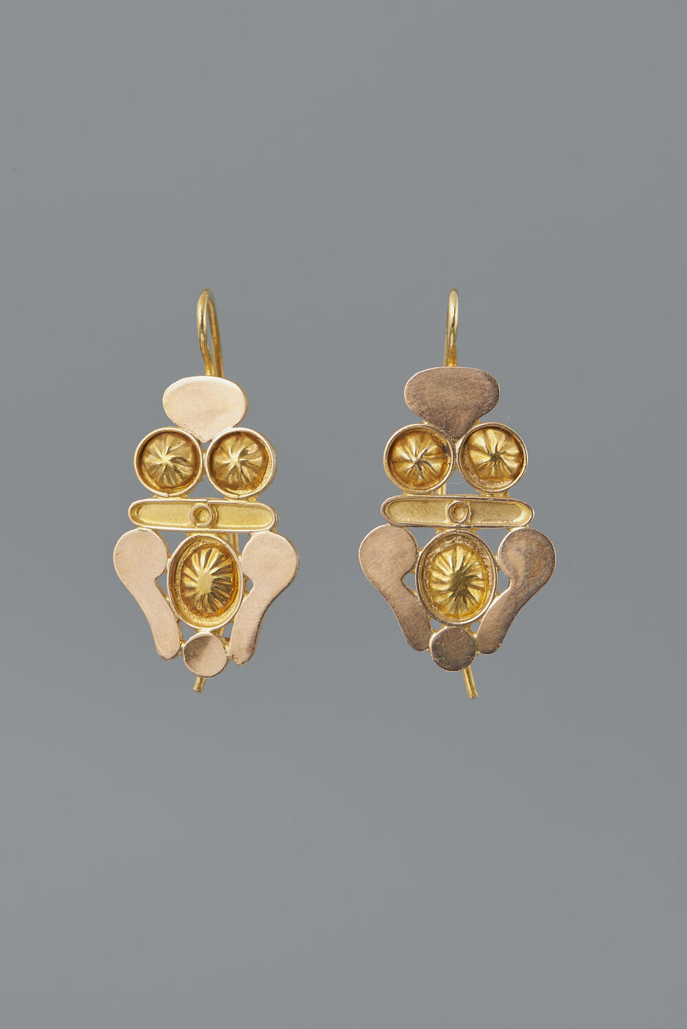 Paar gouden oorbellen, Bunschoten, model van 1850