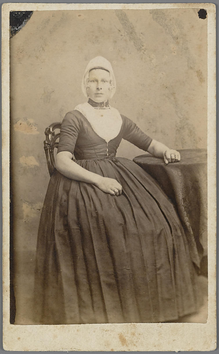 Vrouw in Walcherse streekdracht, 1864–1878