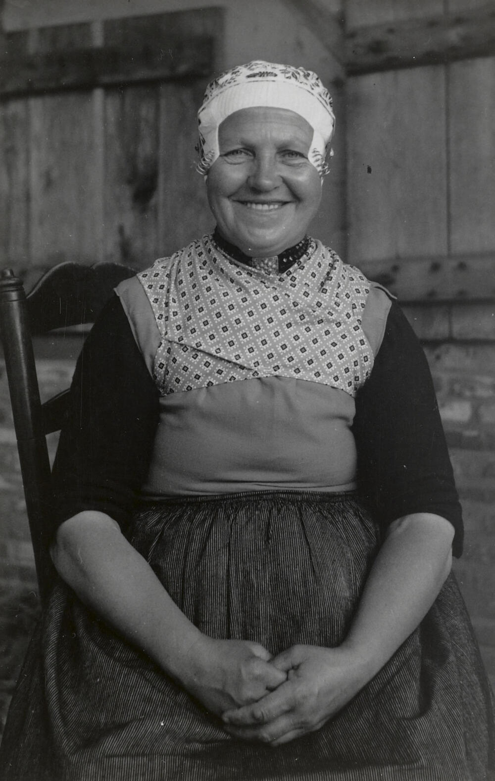 Maria Karssen-Westhuis uit Doornspijk in Veluwse dracht, 1949