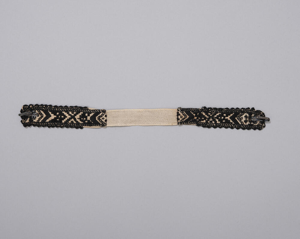 Keelband voor zware rouw, Marken